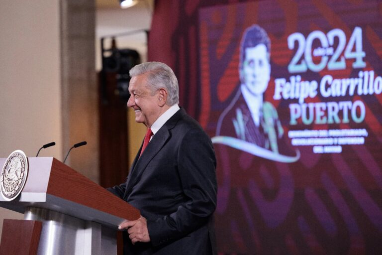 AMLO celebra que conferencias mañaneras continúen