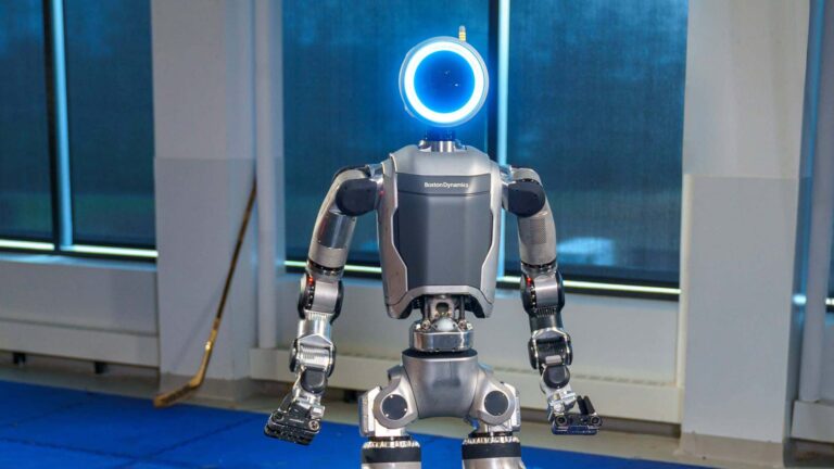 Boston Dynamics presenta su nuevo robot humanoide impulsado con IA