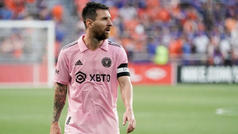 Podrías ser acreedor a una multa si pides foto a Messi en Monterrey