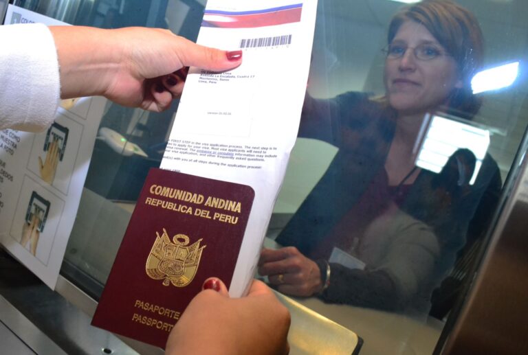 ﻿Posterga México entrada en vigor de visa para peruanos