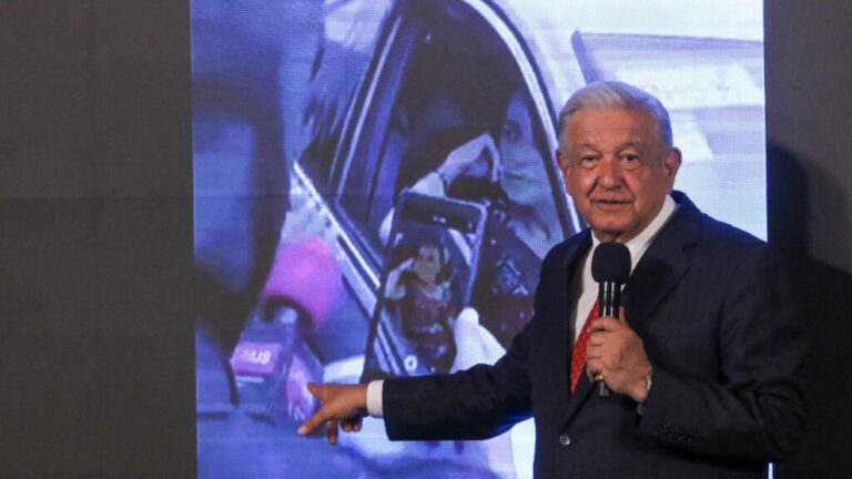 «Es muy probable que sea un montaje » AMLO