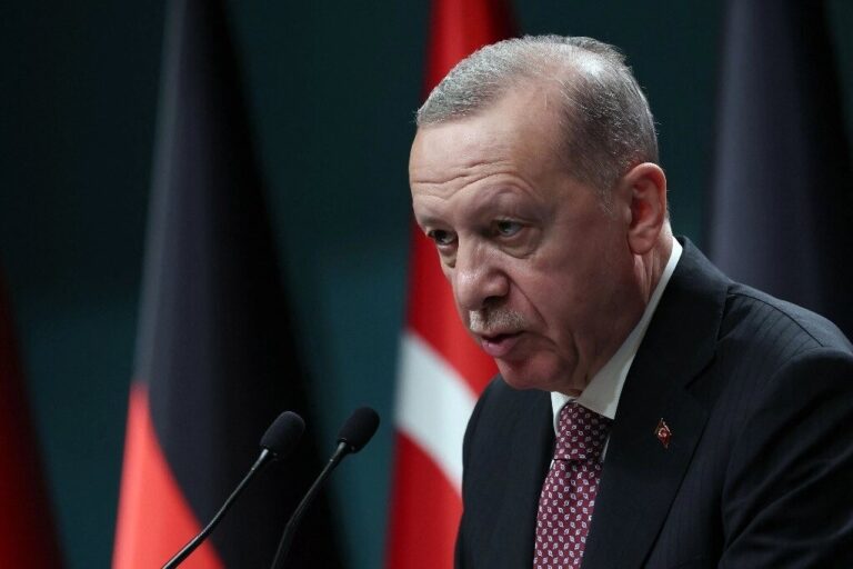 Turquía suspende relaciones comerciales con Israel