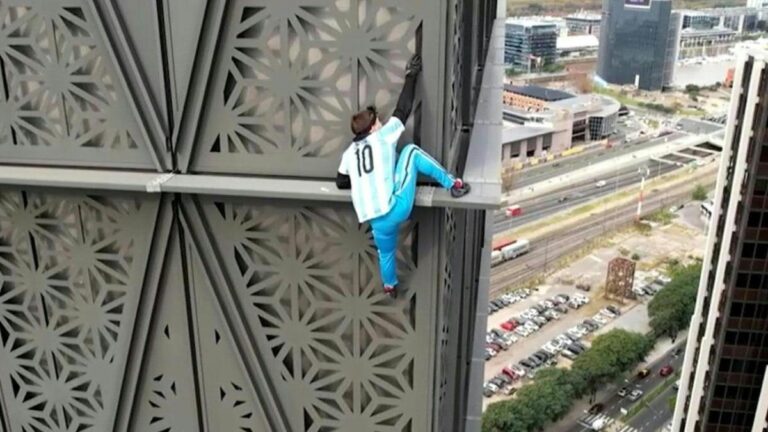 Detienen al Escalador Polaco Marcin Banot tras Escalar un Edificio en Buenos Aires sin Arnés