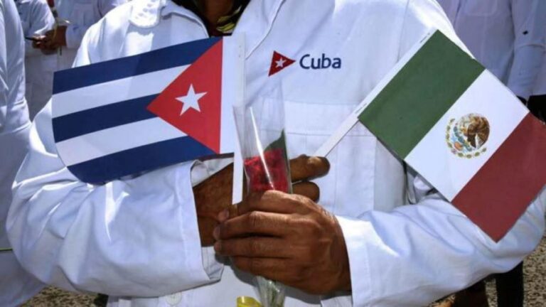 Confirman llegada de 2 mil 700 nuevos médicos cubanos a México