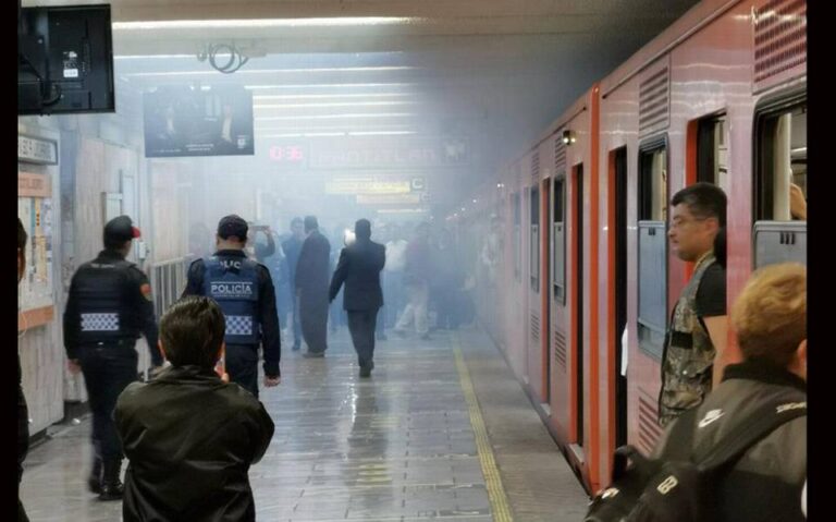 ¡Otra vez! aparente cortocircuito afecta la Línea 2 del Metro en la CDMX (video)