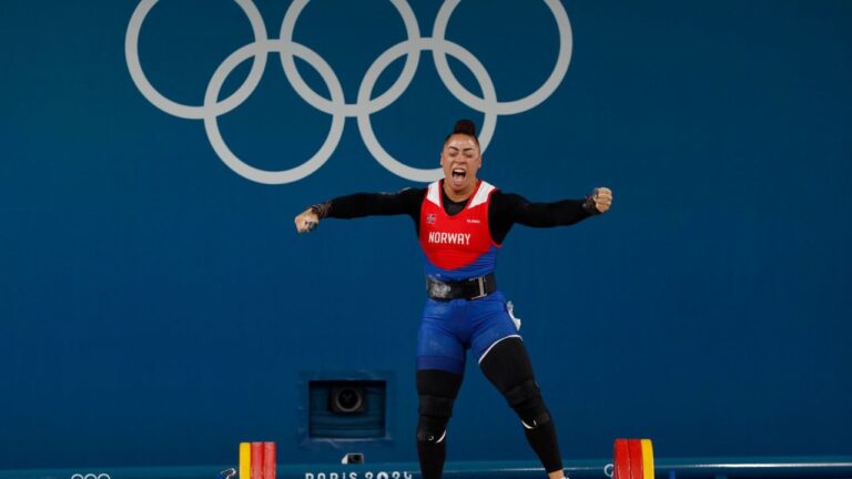 Amena Koanda de Noruega se corona en halterofilia femenina con récord olímpico histórico