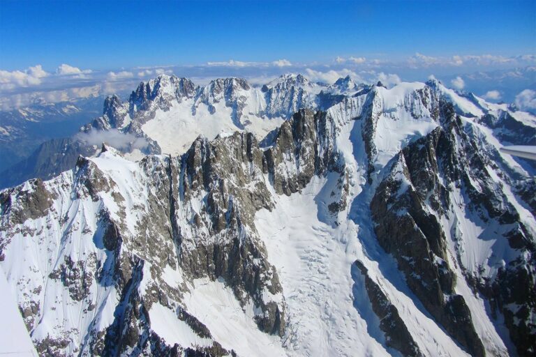 Tragedia en el Mont-Blanc: Dos alpinistas españoles fallecen en desprendimiento