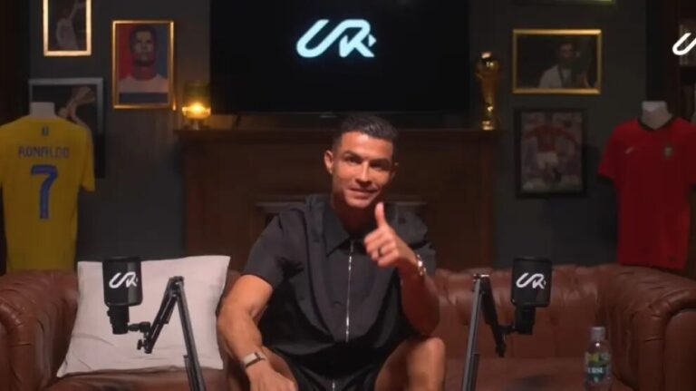 Cristiano Ronaldo lanza su canal de YouTube y rompe récords de suscriptores.