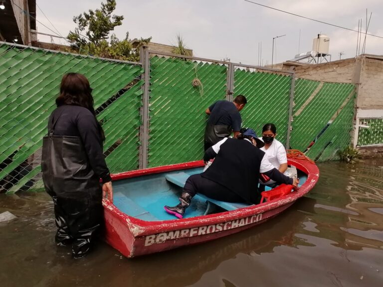 Gobierno del Edomex refuerza apoyo a familias afectadas por inundaciones en Chalco