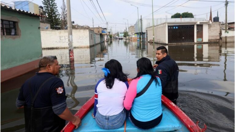 Infonavit exhorta a residentes de Chalco a reclamar seguro de daños por lluvias