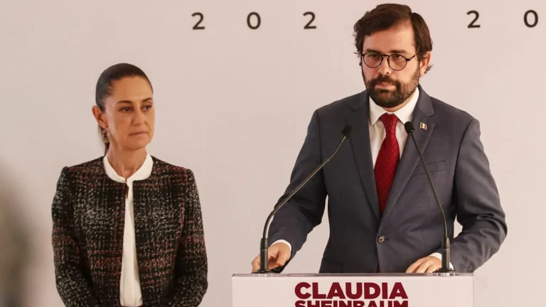 Sheinbaum anuncia a Alejandro Svarch como próximo director del IMSS-Bienestar