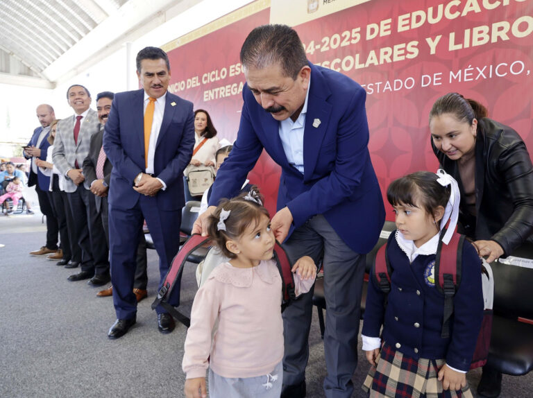 Continuidad en la entrega de útiles escolares a estudiantes del Estado de México