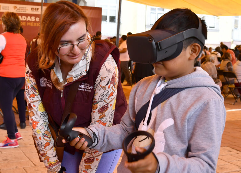 Integra DIFEM tecnología de realidad virtual en Jornadas Asistenciales para prevenir adicciones y violencia contra la mujer