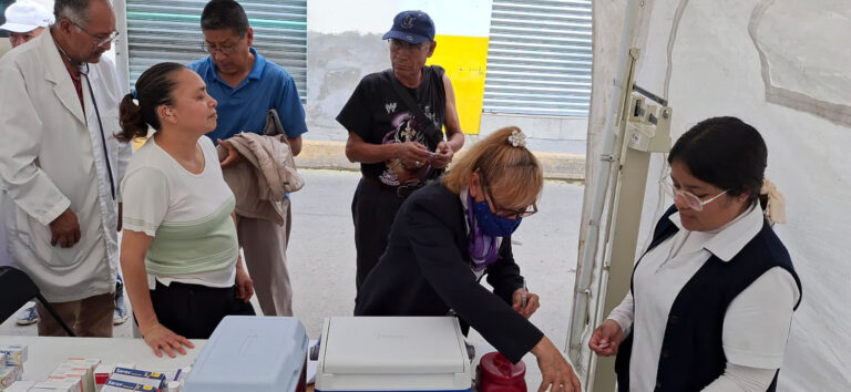 Gobernadora activa brigadas médicas para atender a la población afectada por las intensas lluvias en Chalco