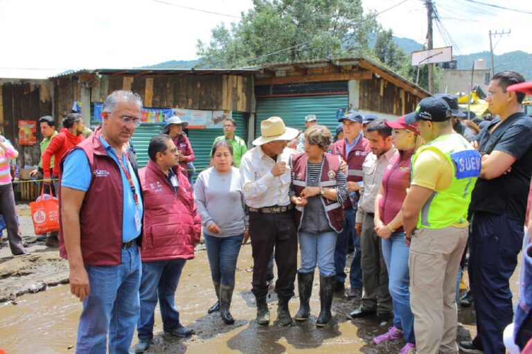 Gobernadora del Edomex supervisa labores de rescate tras desbordamiento en Jilotzingo