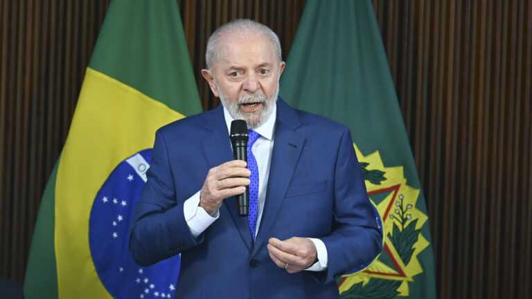 Presidente de Brasil, Luiz Inácio Lula, llega a México para asistir a la investidura de Sheinbaum
