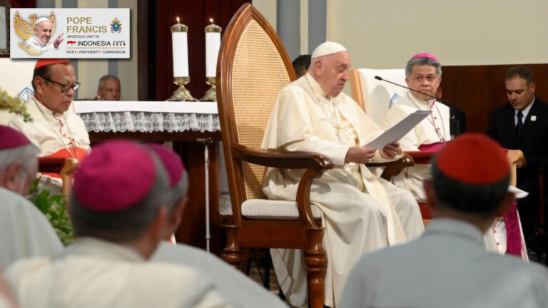 Papa Francisco pide en Indonesia no imponer la propia fe a la de los demás