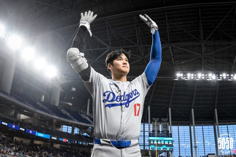 Ohtani logra el histórico club 50/50 en Grandes Ligas