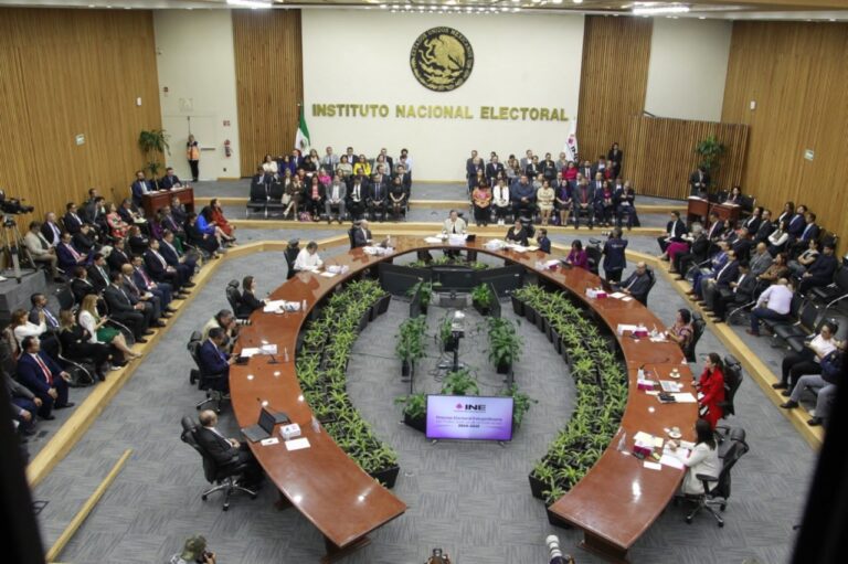 Juez ordena al INE suspender proceso electoral de jueces, magistrados y ministros