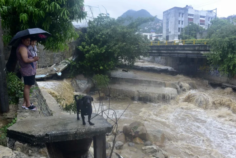 “John” deja inundaciones y damnificados con lluvias extraordinarias en Colima, Michoacán y Guerrero