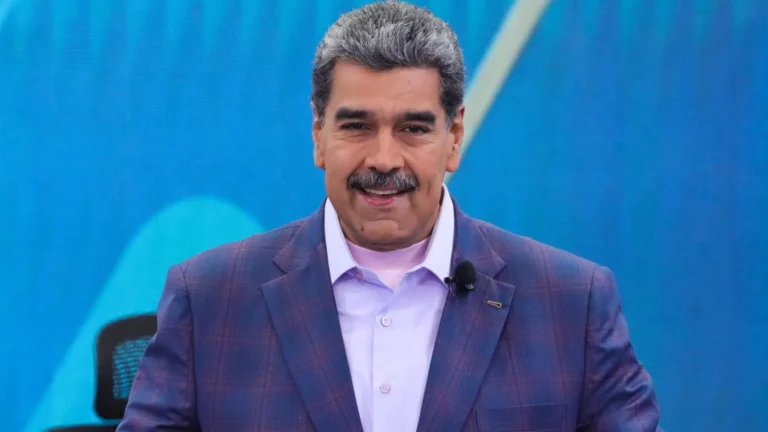 Maduro adelanta la Navidad en Venezuela en medio de una orden de captura contra líder opositor