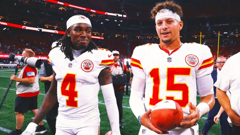 Rashee Rice abandona el juego por lesión en la rodilla ante Los Angeles Chargers