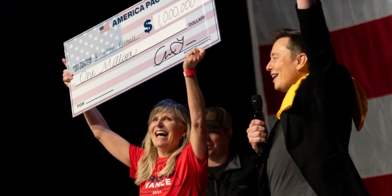Elon Musk sorteará un millón de dólares diarios para apoyar campaña de Donald Trump