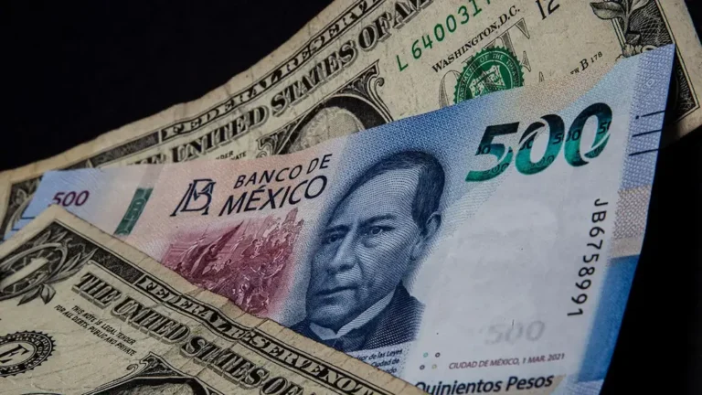 Peso Mexicano baja ante el dólar por inflación