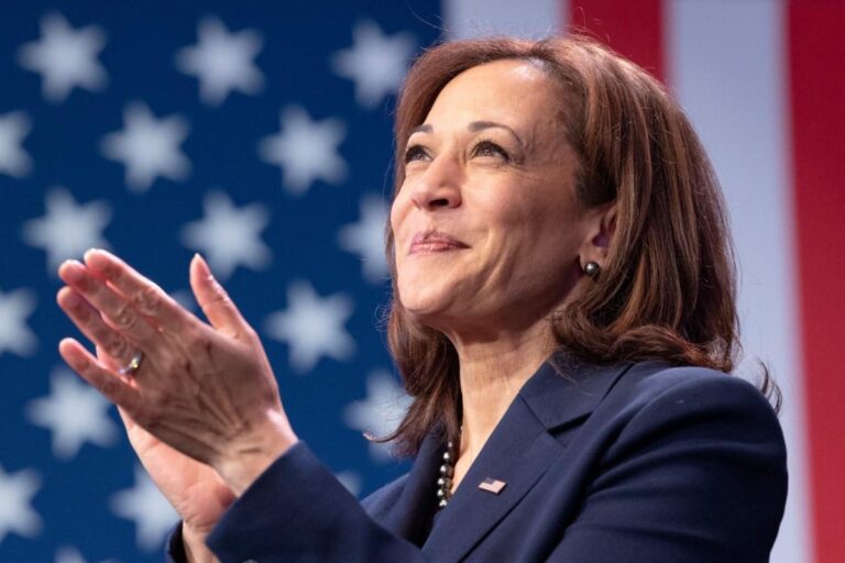 Kamala Harris busca fortalecer su campaña con Tigres del Norte en Arizona