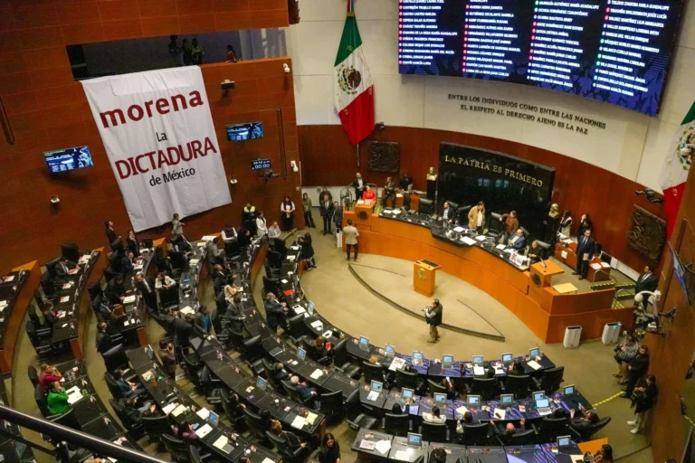 En fast track Senado aprueba «supremacía constitucional» para blindar reformas constitucionales 