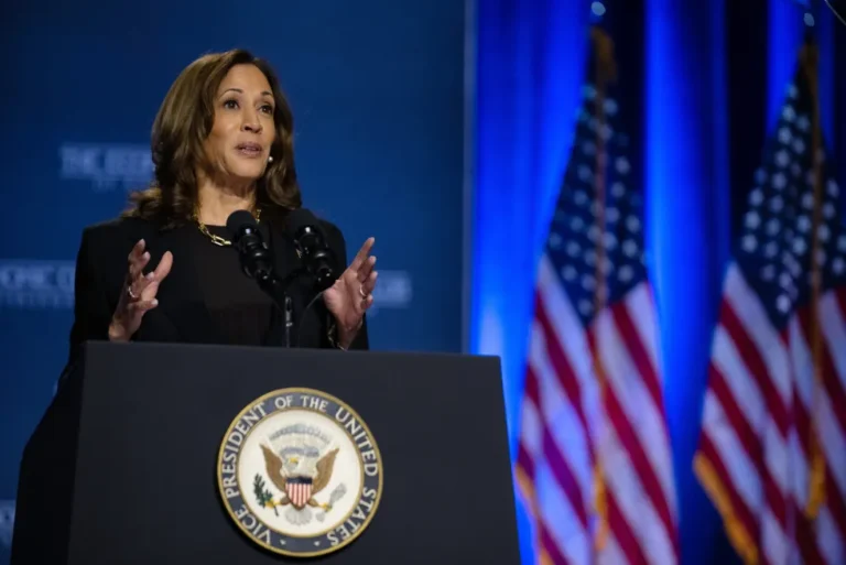 «Y ahí radica la profunda diferencia entre Donald Trump y yo, él que violó el juramento de defender la Constitución..»