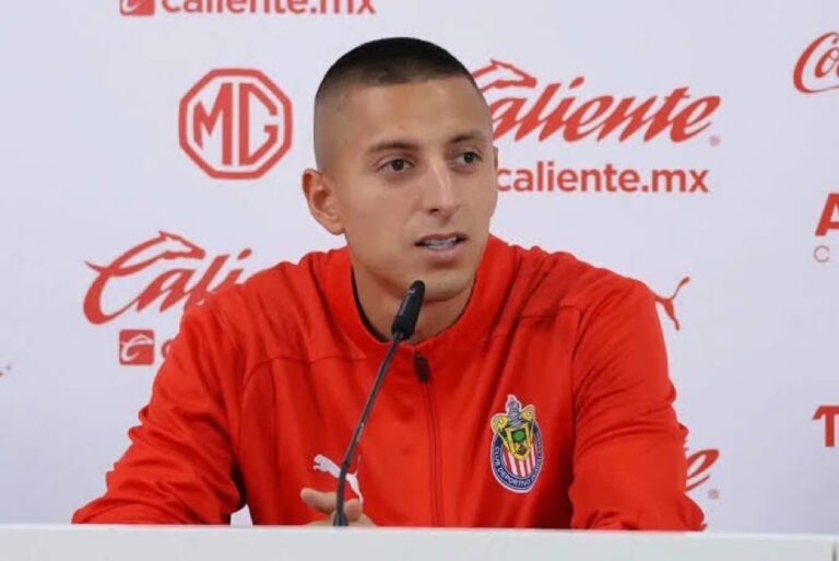 Roberto Alvarado se disculpa por incidente con explosivo en sala de prensa