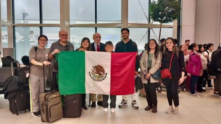 En medio de escalada violenta, este fin de semana siete mexicanos más salieron de Beirut