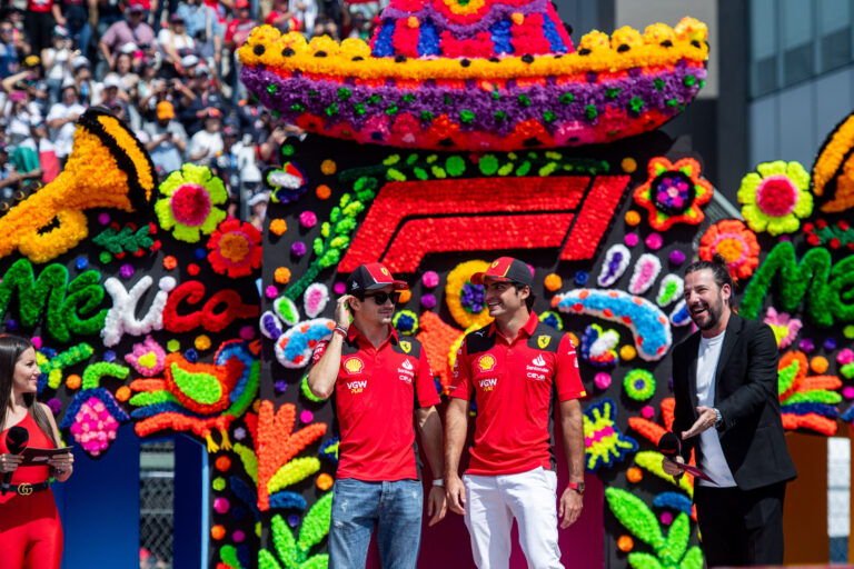 Charles Leclerc sorprende en el Gran Premio de México con atuendo de mariachi