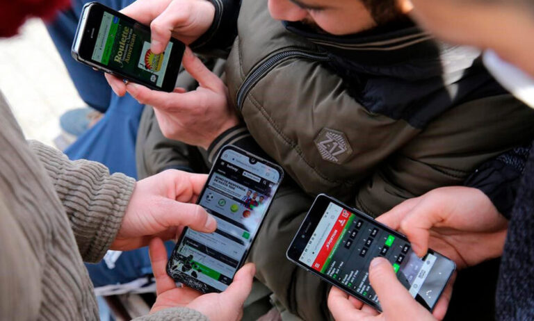 Aumento de apuestas online entre jóvenes varones en México preocupa a especialistas