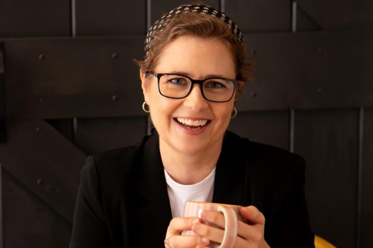 Jenna Fischer anuncia remisión de cáncer de mama y promueve la importancia de las mastografías