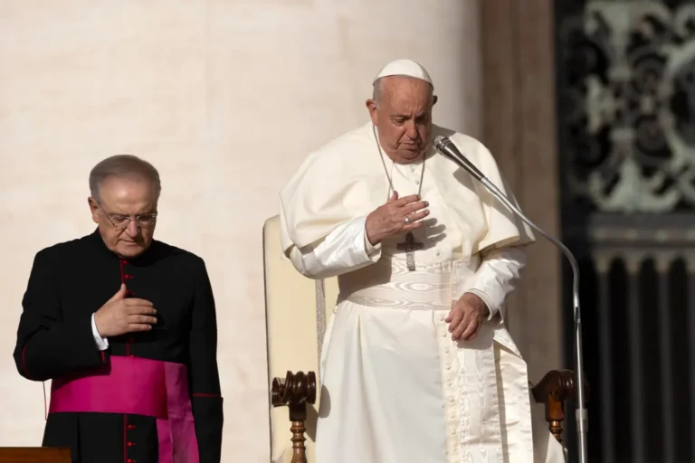Papa Francisco pide rezar durante octubre “contra la locura de la guerra”