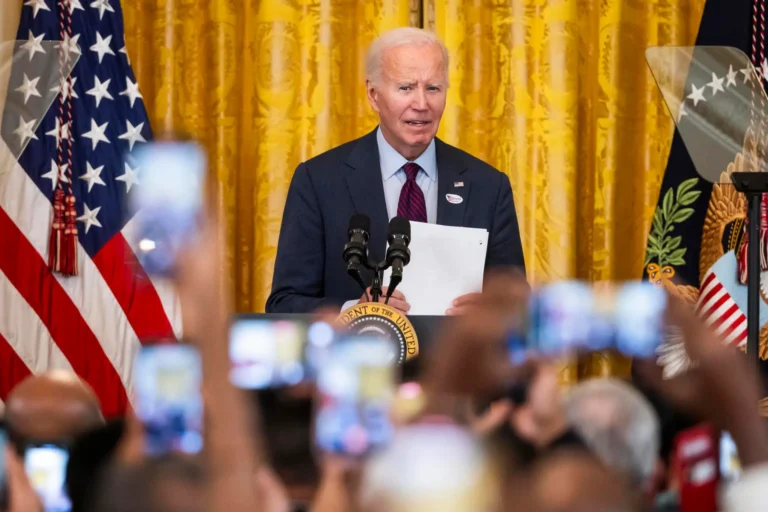 Biden defiende a Puerto Rico tras comentarios despectivos en un mitin de Trump