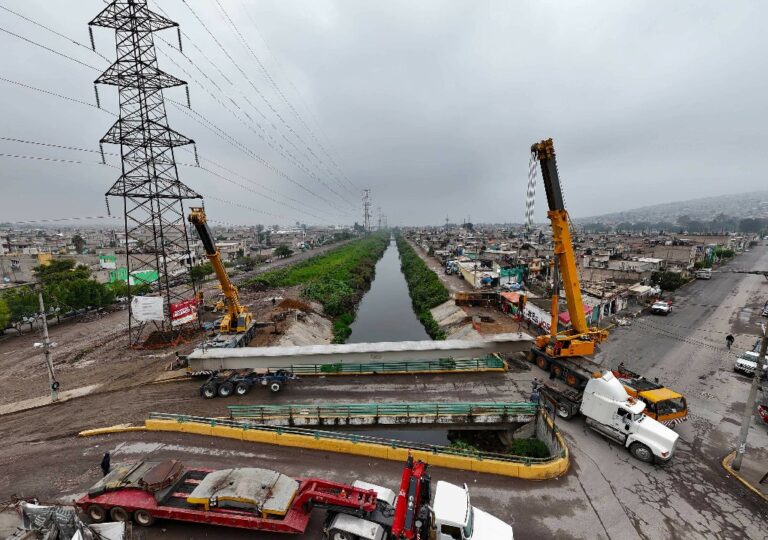 Avanza 65% la construcción de puente peatonal Nezahualcóyotl-Chimalhuacán