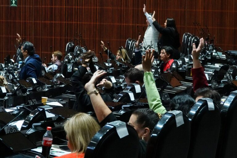 Diputados reciben iniciativa presidencial para hacer reingeniería al Gobierno Federal