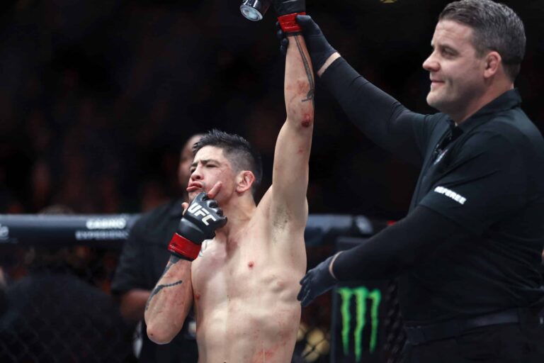 Brandon Moreno regresa a la UFC con victoria contundente sobre Amir Albazi