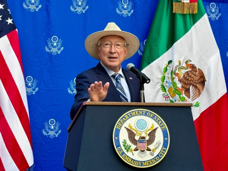 Ken Salazar critica gobierno de AMLO, Cancillería responde con nota diplomática 