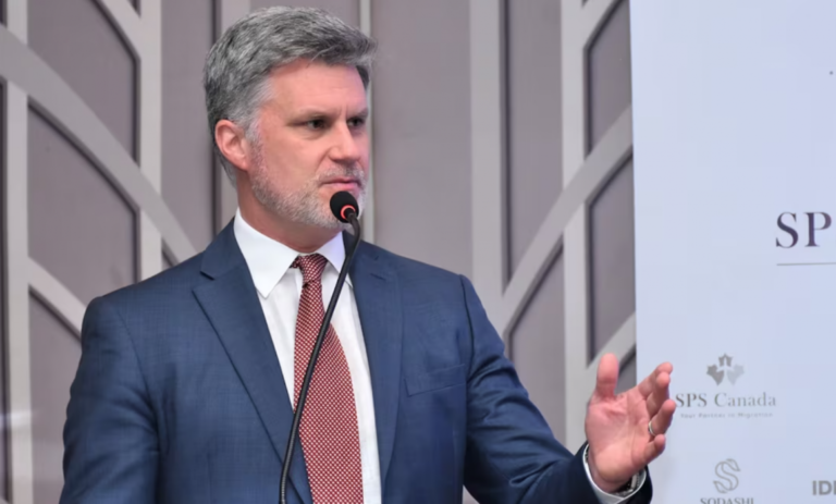 Cameron MacKay, nuevo embajador de Canadá en México