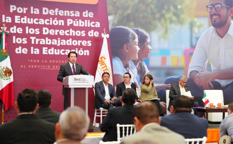 Llama Mario Delgado al magisterio a trabajar en favor de la educación