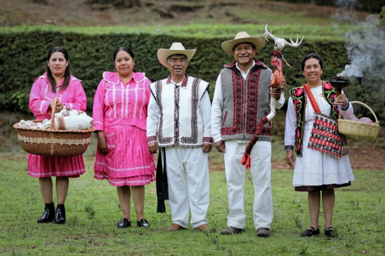 Preservan tradiciones originarias con talleres culturales en EdoMéx