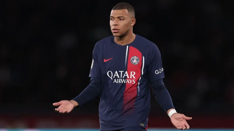 Kylian Mbappé enfrenta críticas por rendimiento y ausencia en convocatoria de Francia