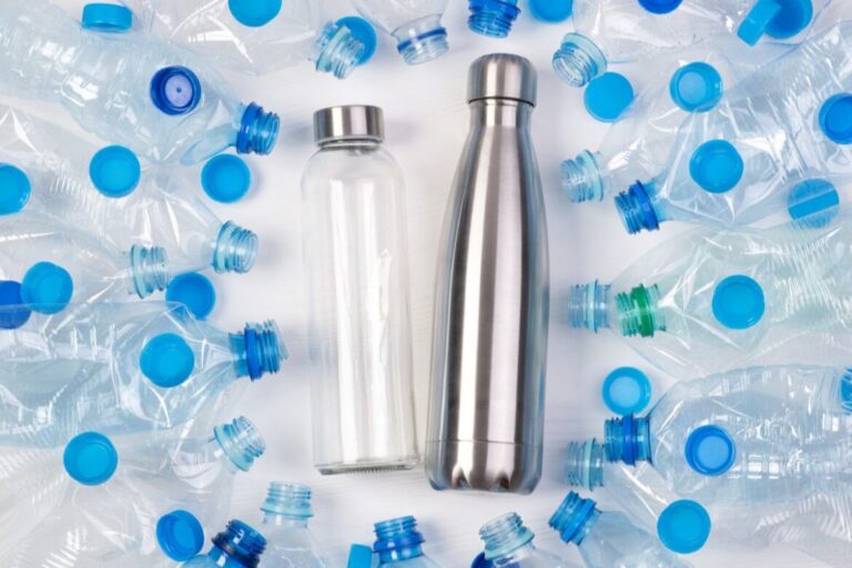 Francia avanza en la prohibición de botellas plásticas pequeñas para reducir la crisis ambiental