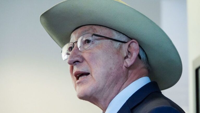 Ken Salazar asegura que tendrán “transición en paz” con el Gobierno de Donald Trump