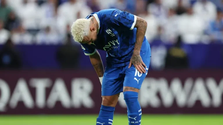 Neymar se enfrenta a un nuevo revés en su carrera con una nueva lesión muscular
