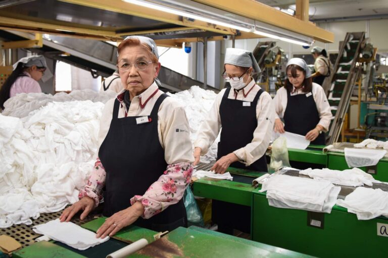Japón busca limitar jornadas laborales consecutivas para proteger la salud mental de los empleados